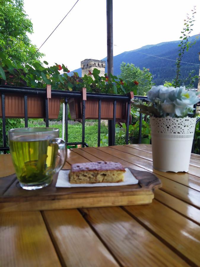 Ailama Guesthouse メスティア エクステリア 写真