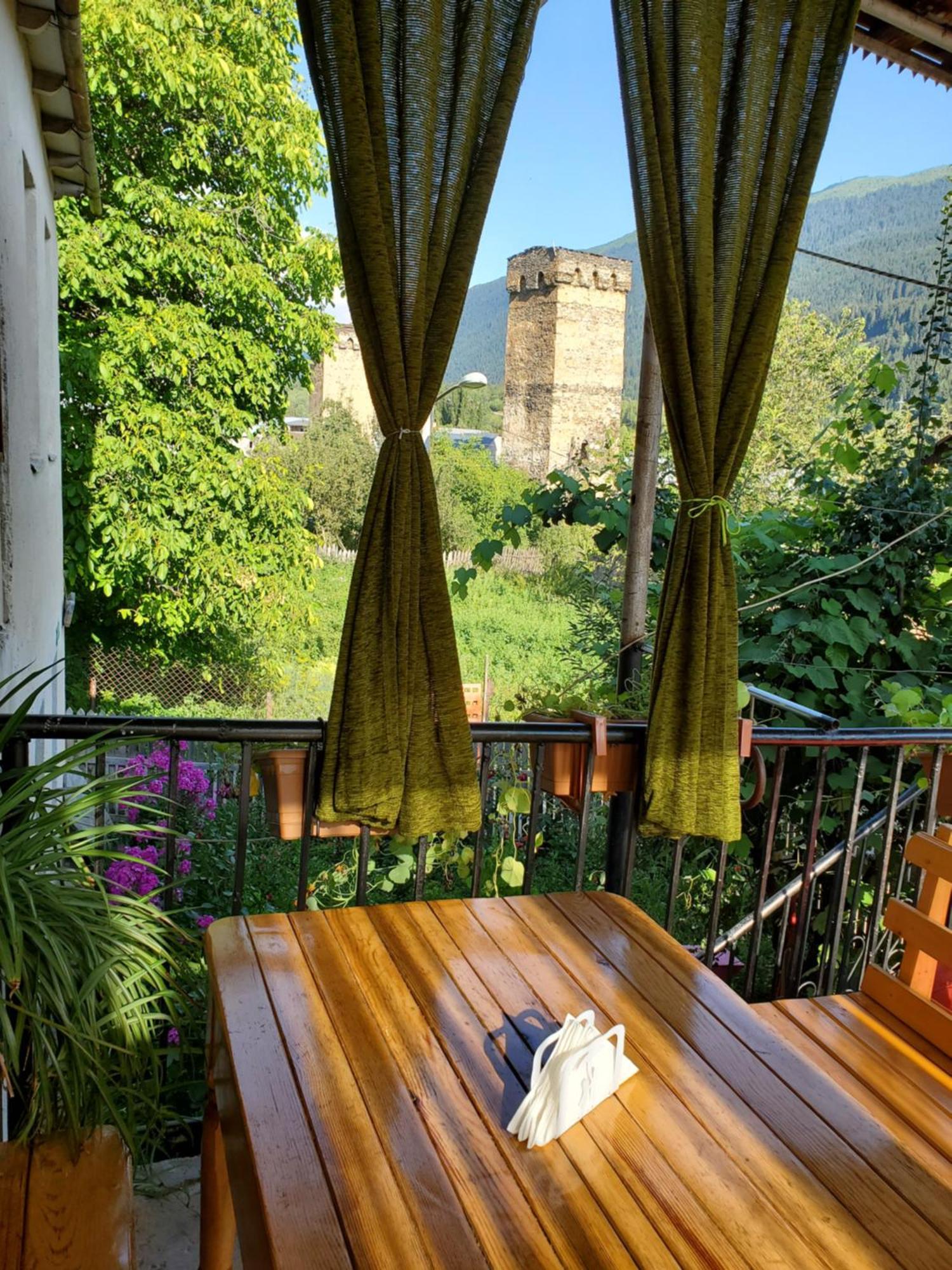 Ailama Guesthouse メスティア エクステリア 写真