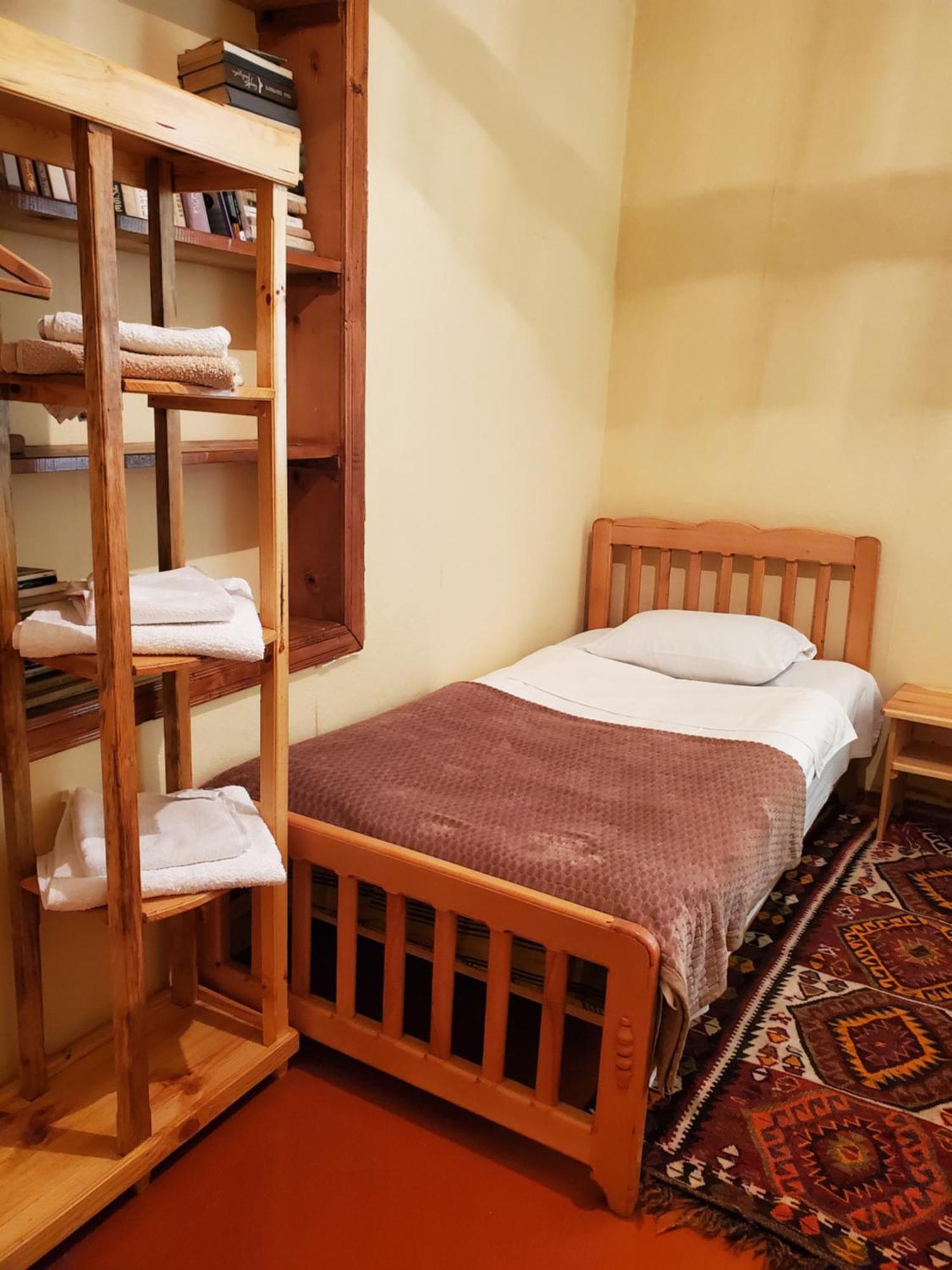 Ailama Guesthouse メスティア 部屋 写真