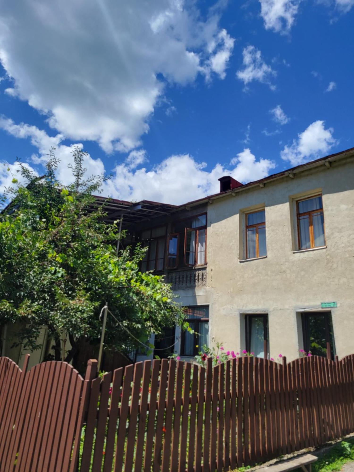 Ailama Guesthouse メスティア エクステリア 写真