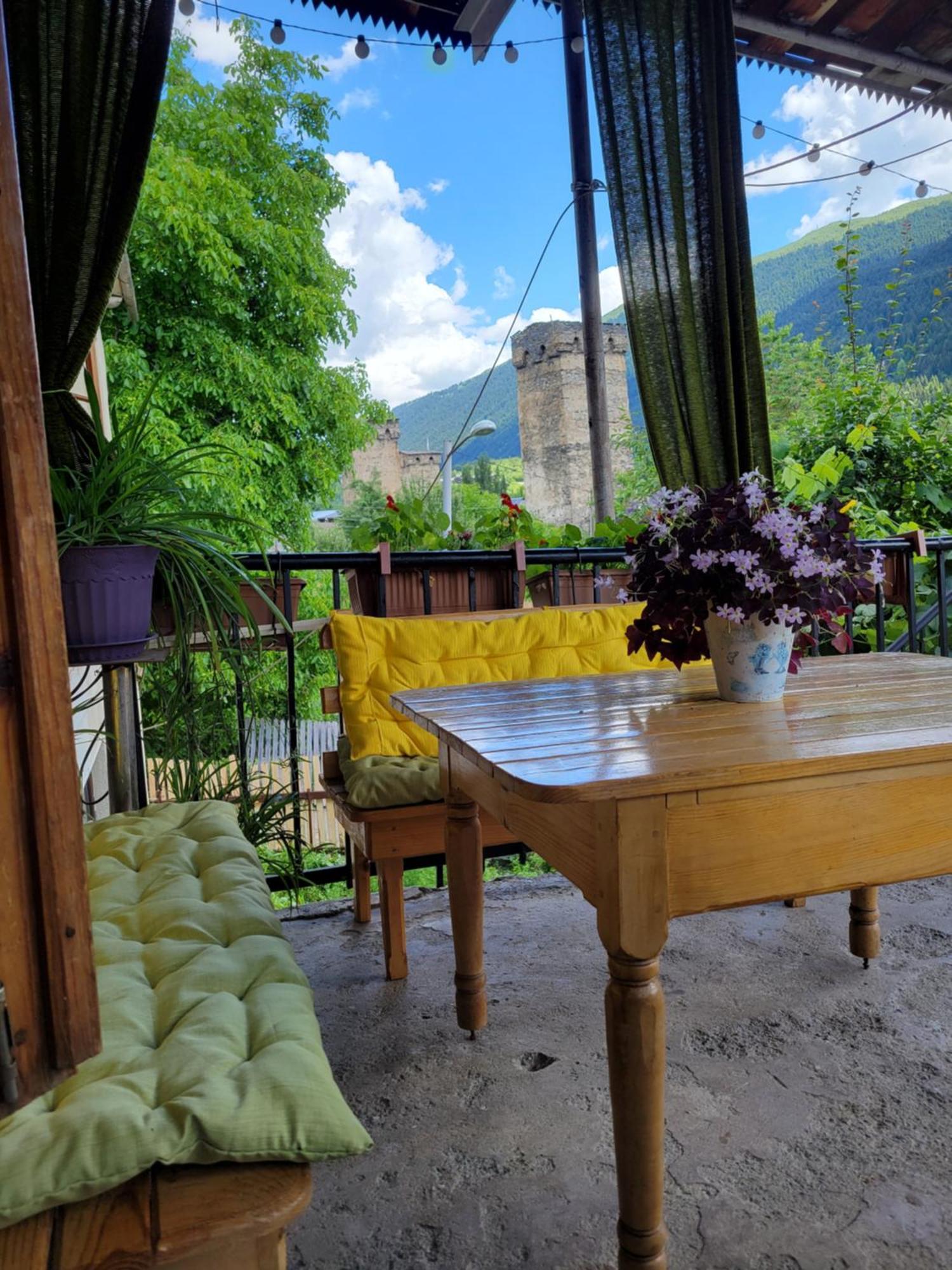 Ailama Guesthouse メスティア エクステリア 写真