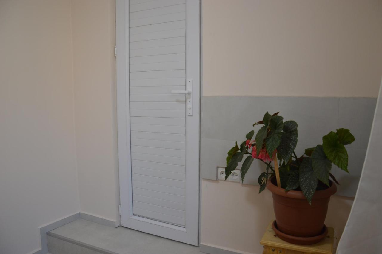 Ailama Guesthouse メスティア エクステリア 写真